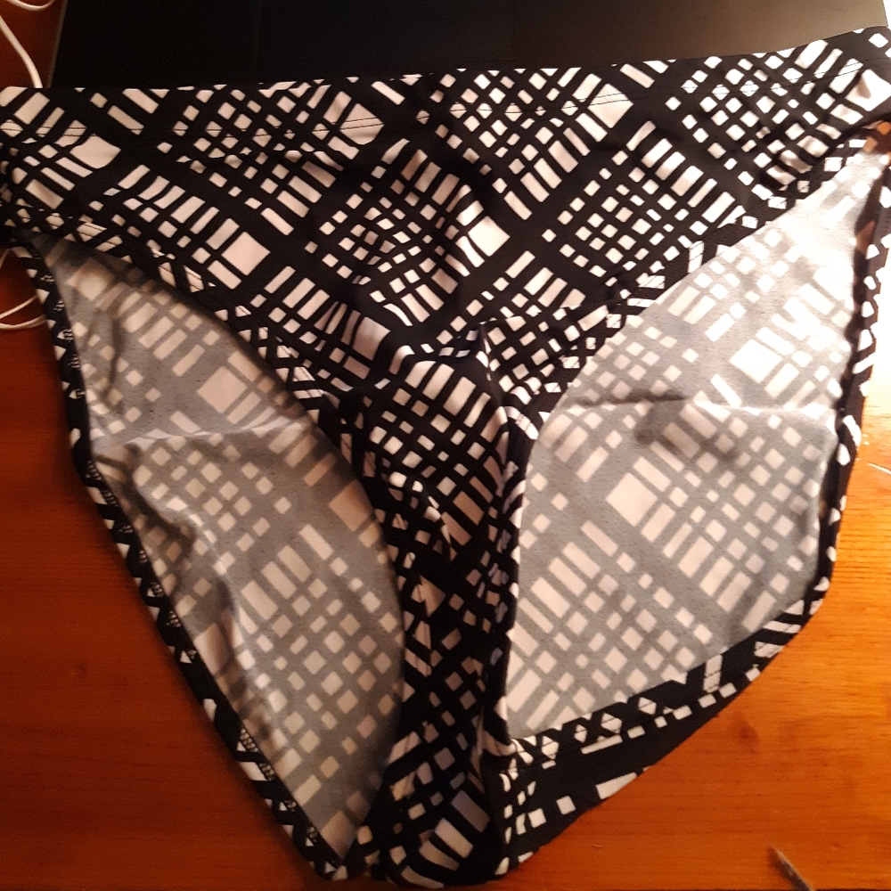 Black and white bikini bottom
